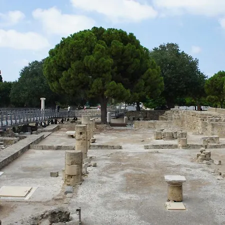 Townhouse Queens Gardens * Paphos