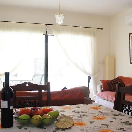 Townhouse Queens Gardens Feriehus Paphos