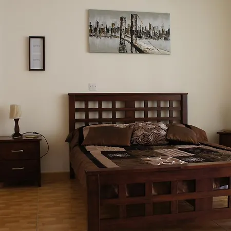 Townhouse Queens Gardens * Paphos